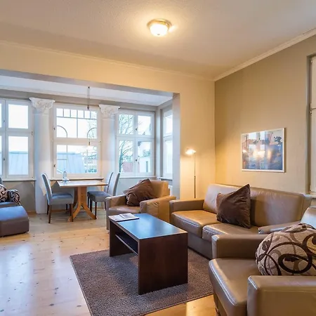 Ahlbeck Haus 1 ヴィラ